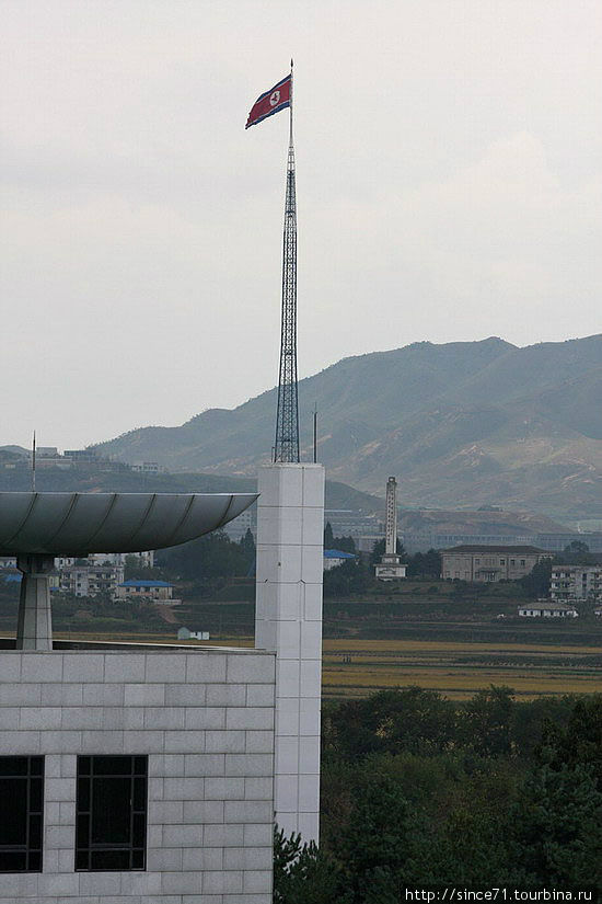 16.  Один из самых высоких флагов мира  и северокорейская деревня Кэсон, КНДР