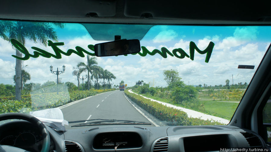 Дорогу от аэропорта до гостиницы можно отнестри к вполне приличным шоссе. Пунта-Кана, Доминиканская Республика
