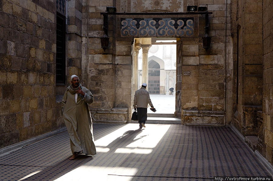 Вход в мечеть Аль-Азхар. Каир, Египет
