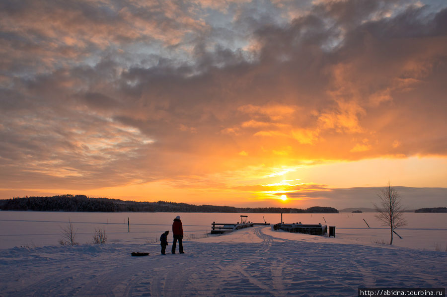Восход. Солнце встает поздно — районе 09:00 утра Нурмес, Финляндия