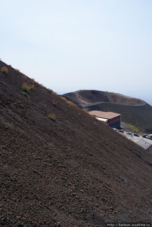 карабкаемся вверх вот по такой горке...ноги были чернющие после прогулки =))) карабкаемся вверх вот по такой горке...ноги были чернющие после прогулки =)))