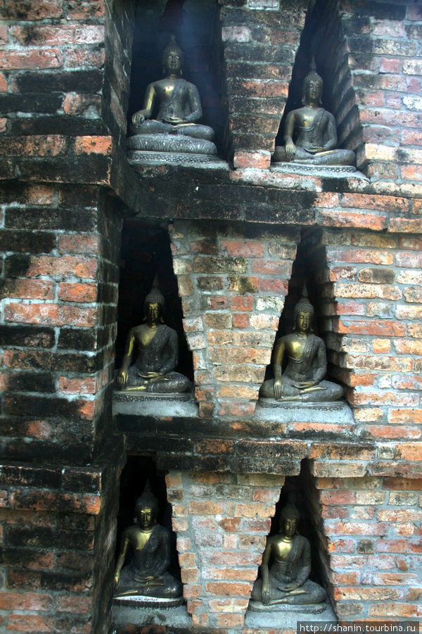 Ват Шри Чум - с заднего входа
