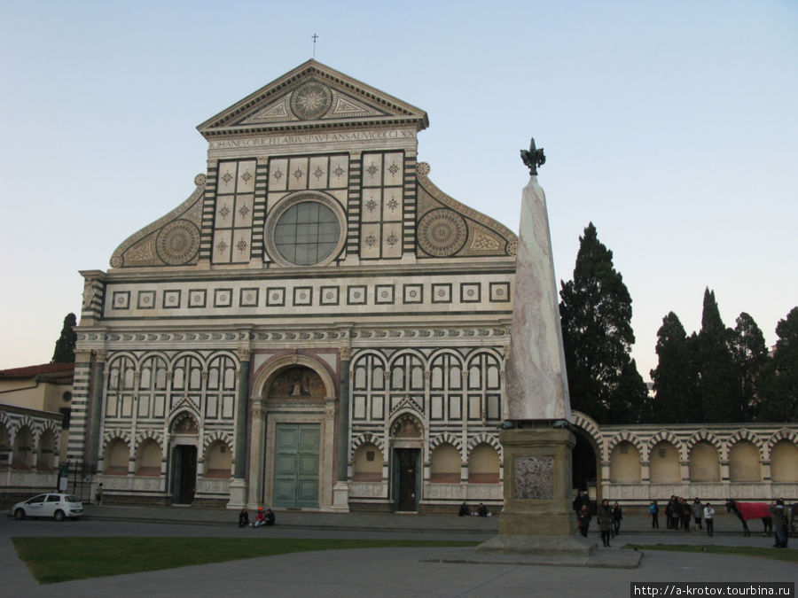 Флоренция в парадном виде: статуи, старые здания Флоренция, Италия