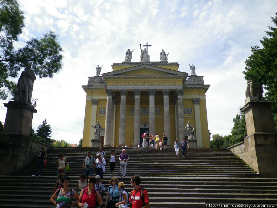 Базилика — самое известное здание города Эгер, Венгрия