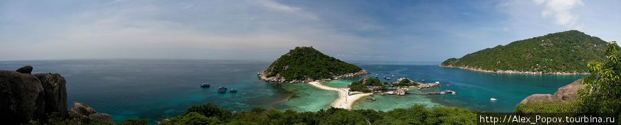 панорама со смотровой площадки на острове Нанг Йян. в правой части через пролив виден Тао. Остров Тао, Таиланд