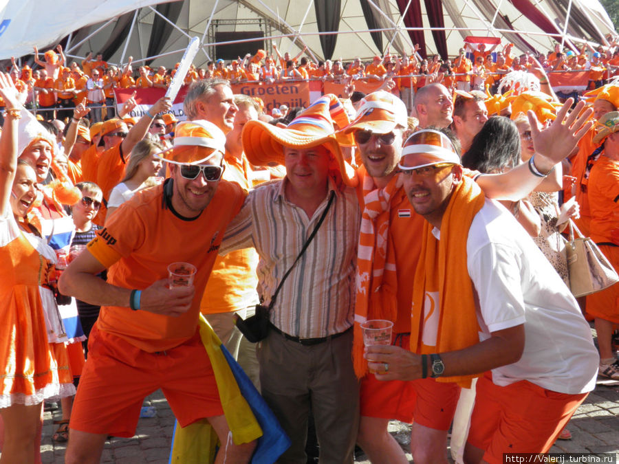 ЕВРО 2012. Расставание с фанами из Голландии Харьков, Украина ЕВРО 2012. Расставание с фанами из Голландии Харьков, Украина