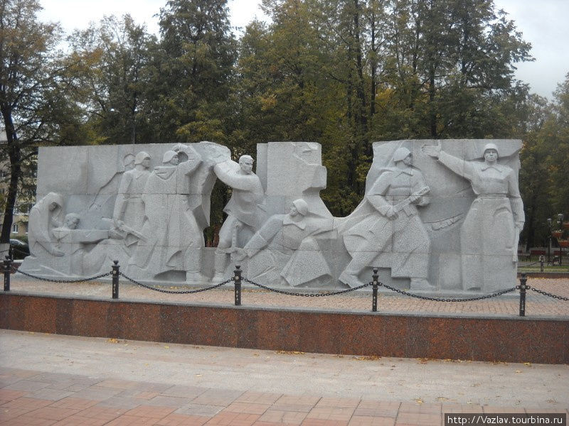 Левое крыло памятника Подольск, Россия