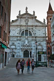 Венеция без туристов, на учебу, студентки академии, мост возле SAN MARIA DEL GIGLIO, р-н Сан Марко.