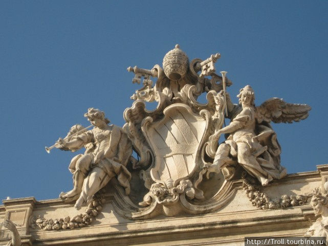 Роскошный герб с церковным головным убором и многочисленными ключами Рим, Италия