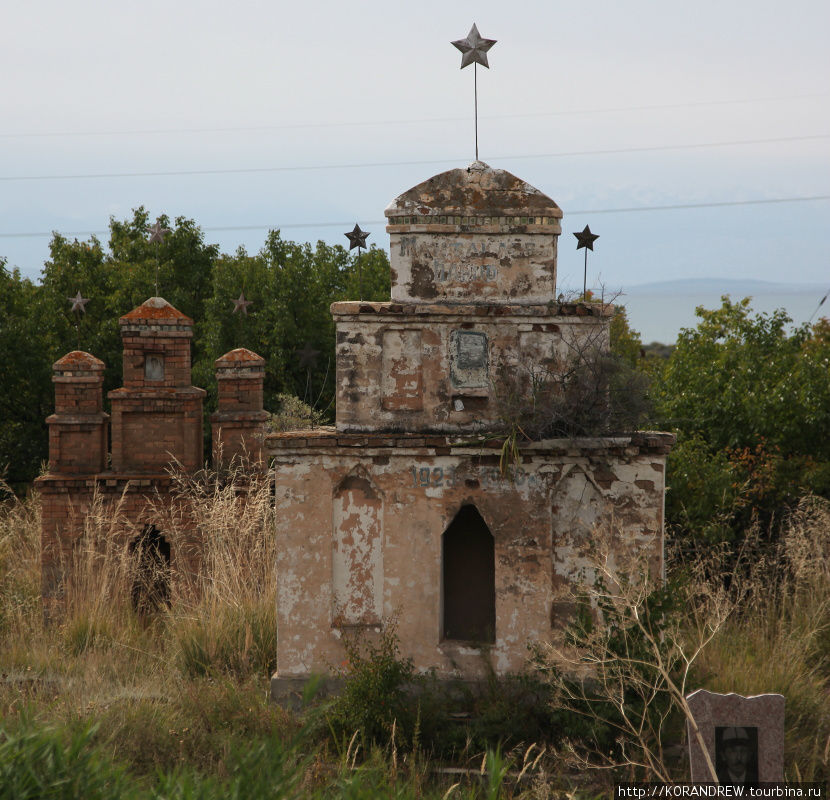 Старое советское кладбище. Чолпон-Ата, Киргизия