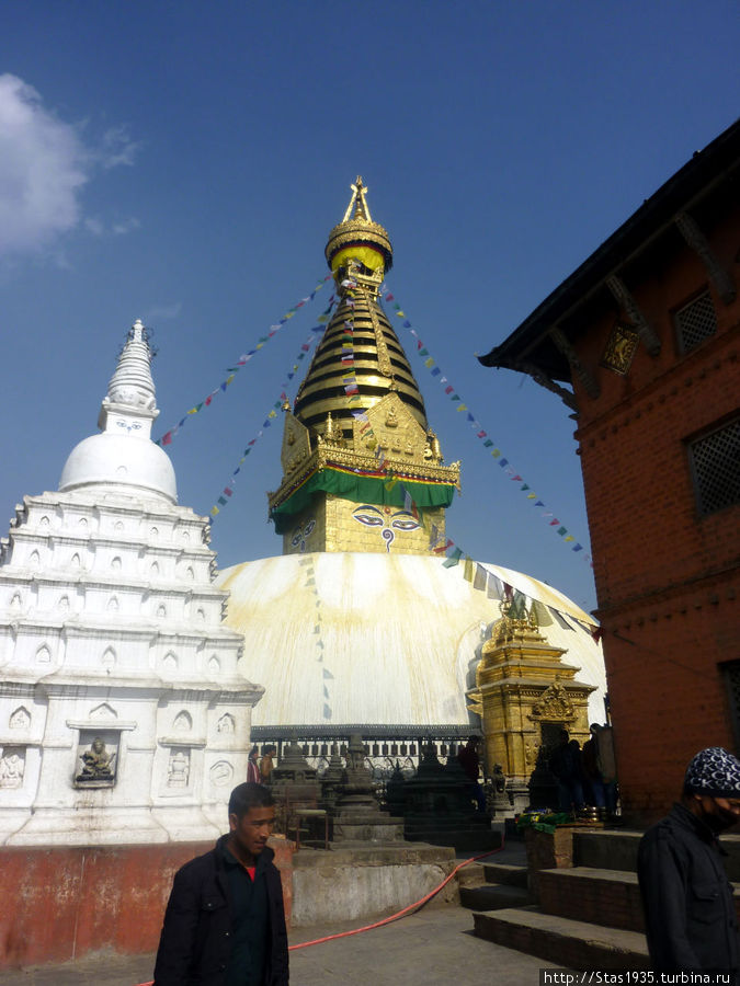 Катманду. Храмовый комплекс Сваямбунатх. Пагода Сваямбунатх. Всевидящие глазы Буддв. Катманду, Непал