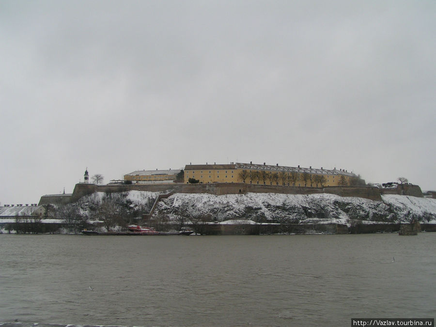 Вид на крепость с другого берега Дуная