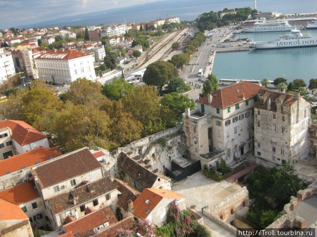 Порт и прилегающая к нему часть дворца Диоклетиана Сплит, Хорватия