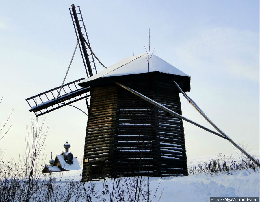 Русский вариант ветряной мельницы выглядит так Хохловка, Россия