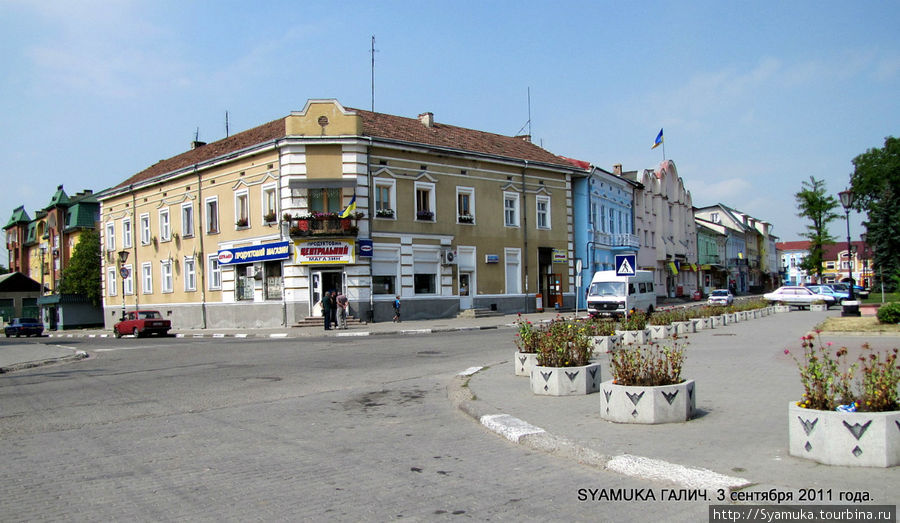 Ряд домов в центре Галича. Галич, Украина