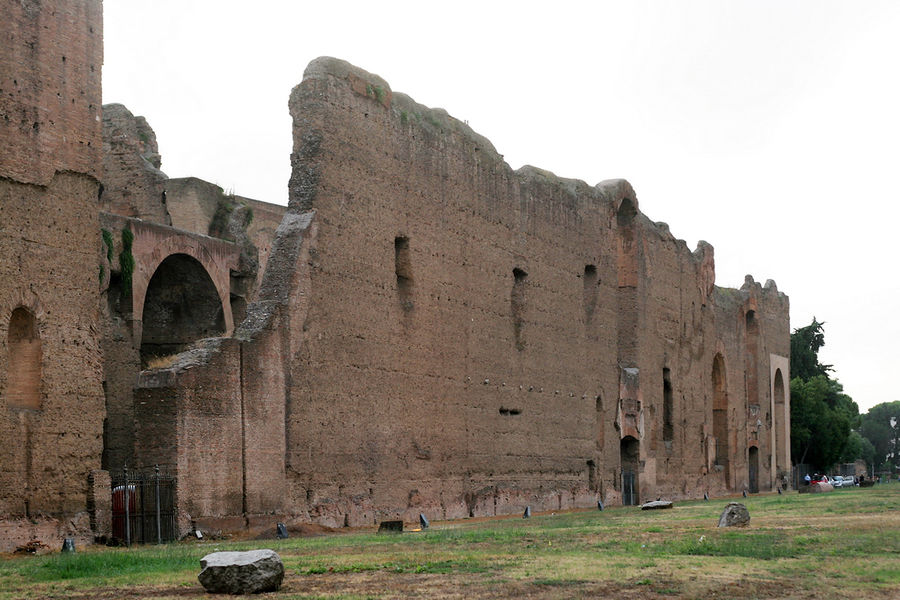 Термы Каракаллы впечатляют своим гигантизмом. Рим, Италия Термы Каракаллы впечатляют своим гигантизмом. Рим, Италия