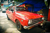 В Медане у многих есть и автомобили, что по меркам Суматры является серьезной роскошью. У кого-то машины обычные, как эта старенькая королла