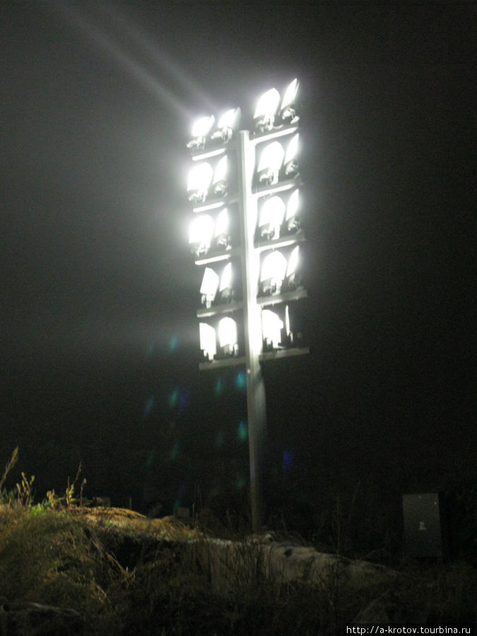 Большими прожекторами освещается Братислава, Словакия
