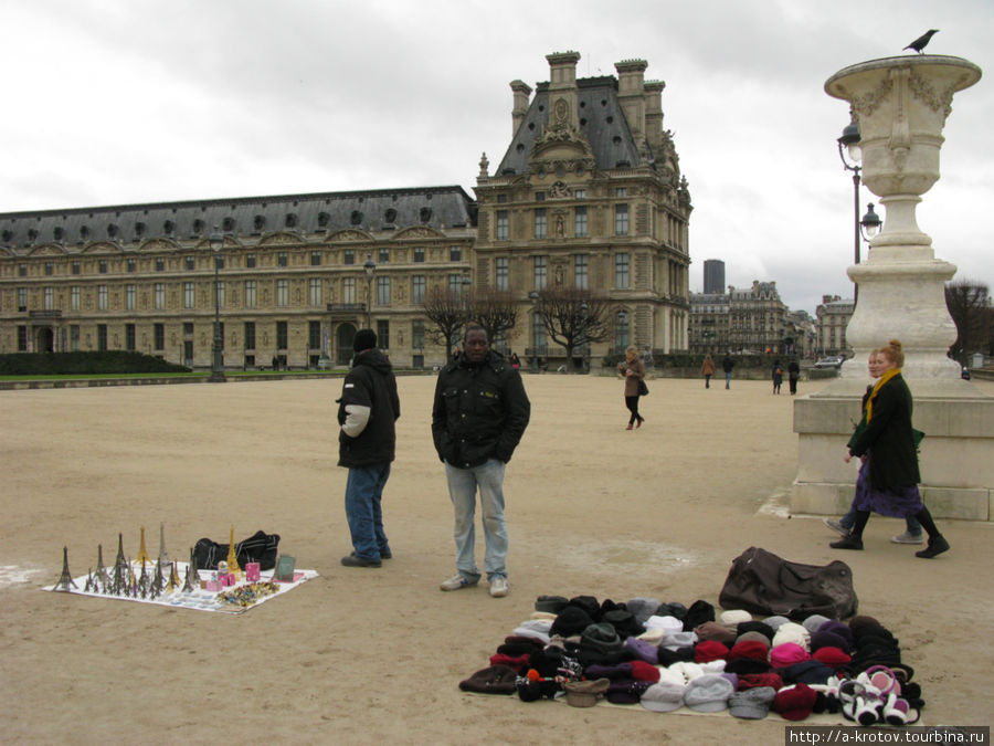 нелегальные торговцы Париж, Франция
