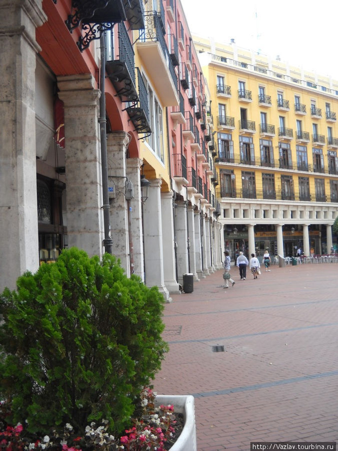 Колоннада Бургос, Испания Колоннада Бургос, Испания