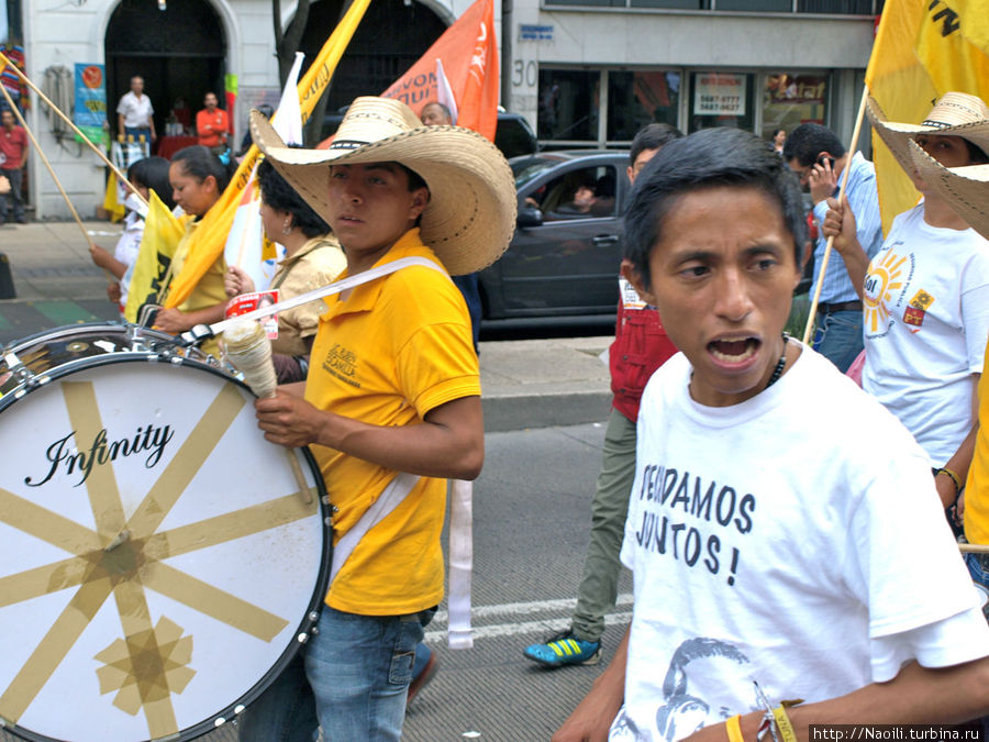 Демонстрации против PRI и РАN накануне выборов президента Мехико, Мексика Демонстрации против PRI и РАN накануне выборов президента Мехико, Мексика