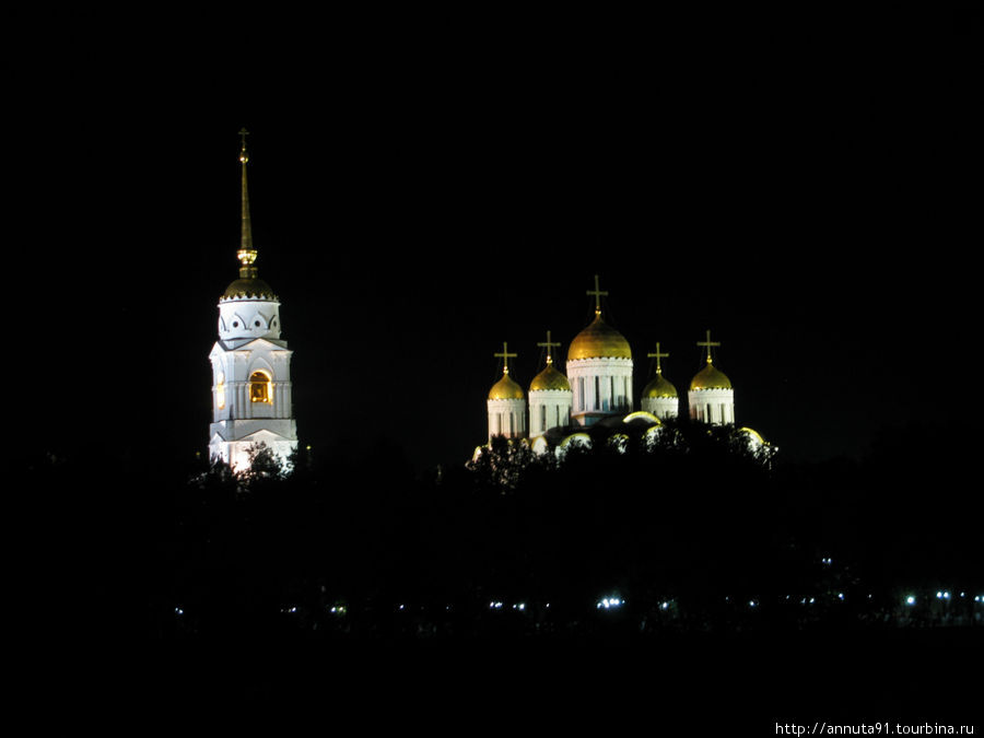Вид на Успенский собор с колокольней Владимир, Россия