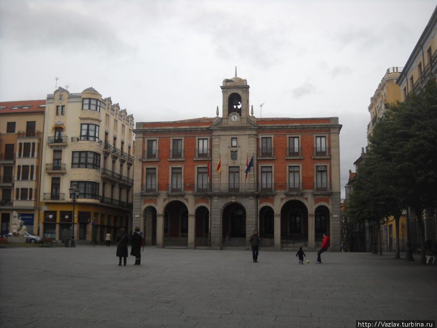 Главная площадь / Plaza Mayor