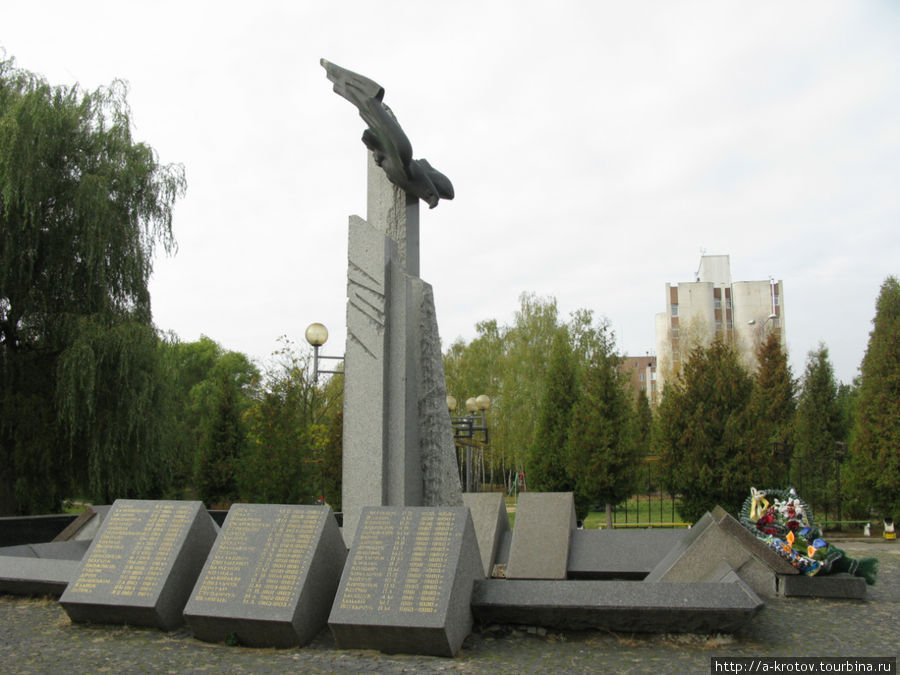 Советский город Ровно, столица немецкой Украины Ровно, Украина