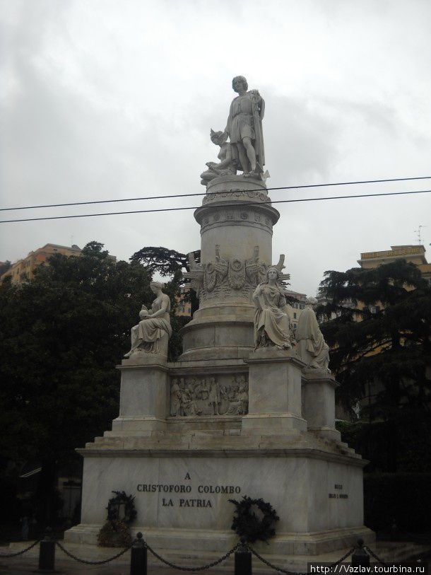 Памятник на площади Генуя, Италия