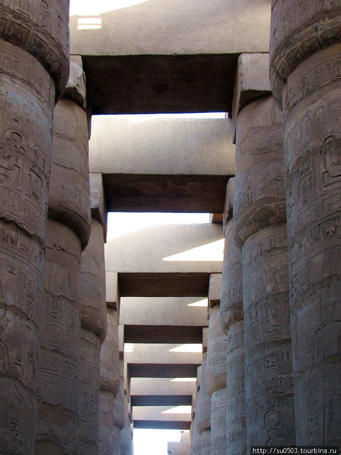 Красивые колонны в Карнаке Египет