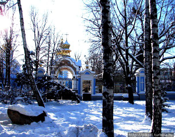 Зима, 2012 год. Вход в монастырь со стороны парка Владимирская горка Киев, Украина