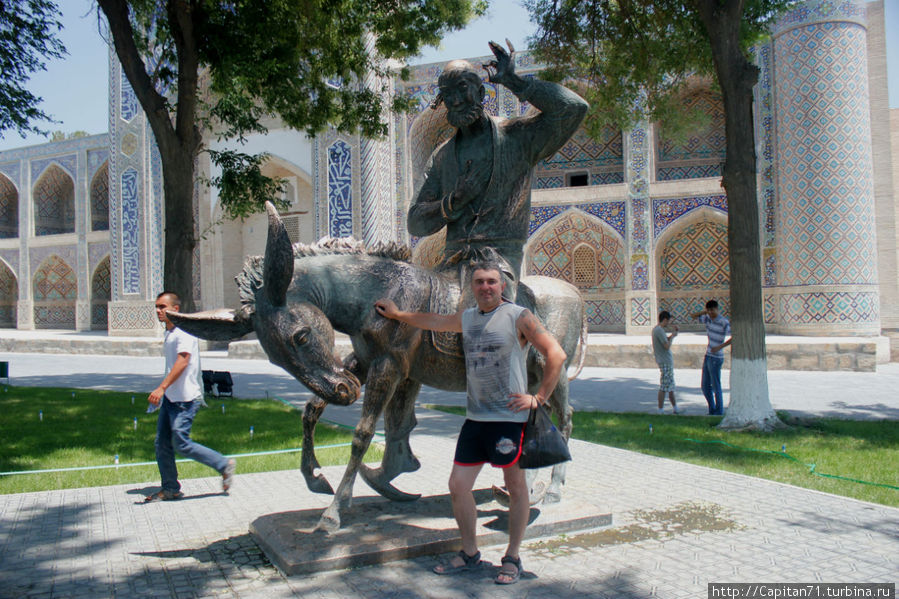 Памятник Ходжи Насредину. Узбекистан