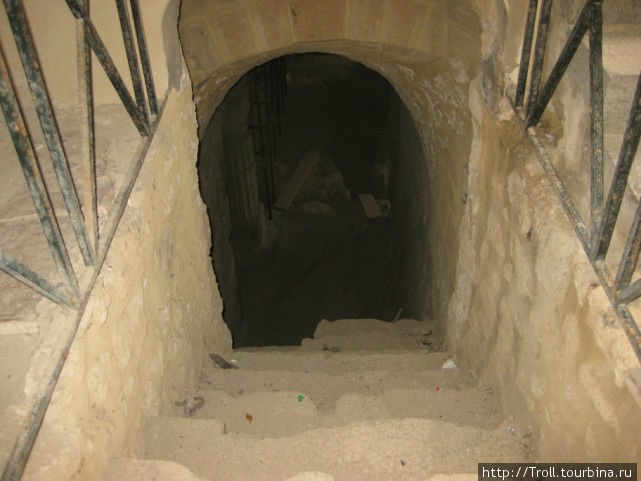 Таинственное с виду подземелье Неаполь, Италия