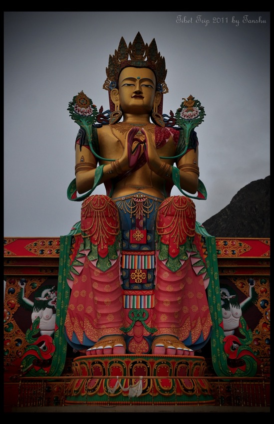 Огромнейшая Майтрея Будда