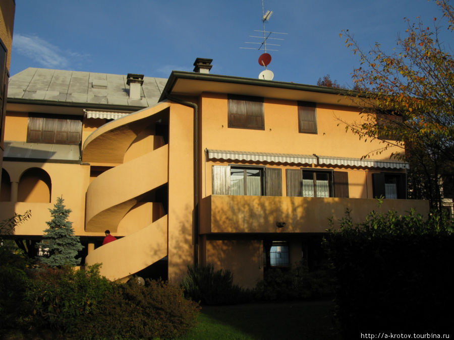 Дом, в котором живёт Данелие, и другие семейства Традате, Италия