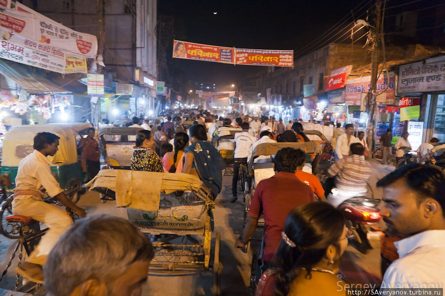 Поездка на велорикше по вечернему Варанаси Варанаси, Индия Поездка на велорикше по вечернему Варанаси Варанаси, Индия