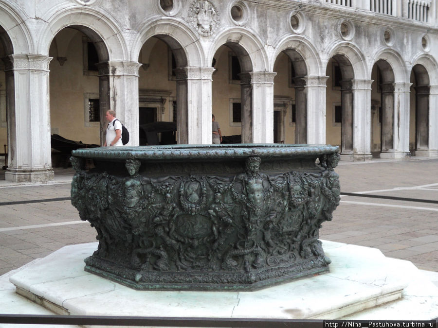Колодец во дворце Дожей. Венеция, Италия