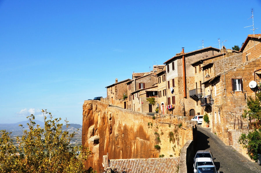 Пройтись вдоль крепостных стен Орвието, Италия