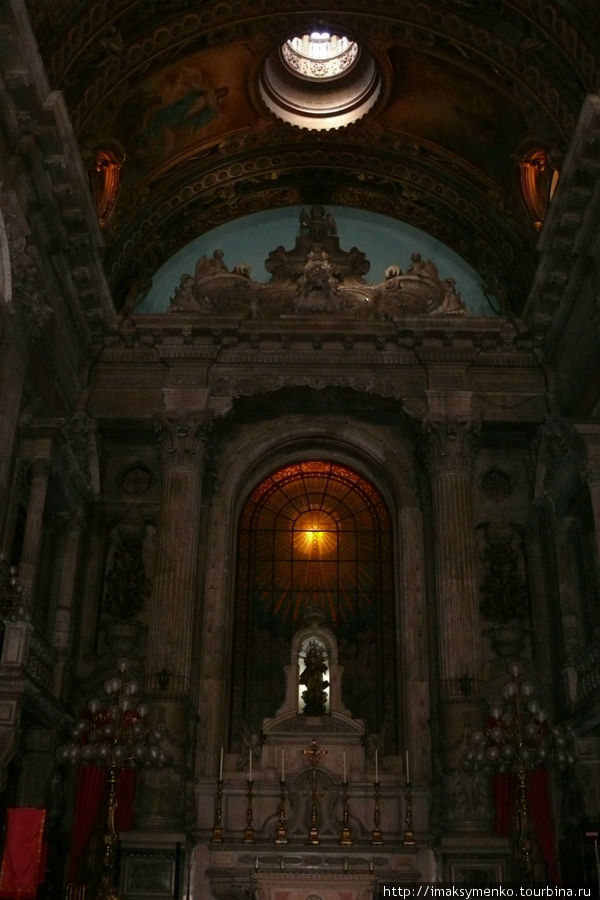 Внутри церкви Igreja da Candelária. Рио-де-Жанейро, Бразилия