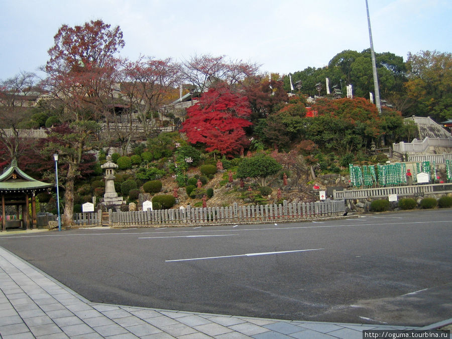 Первая площадка представляет собой по сути большую парковку Инуяма, Япония
