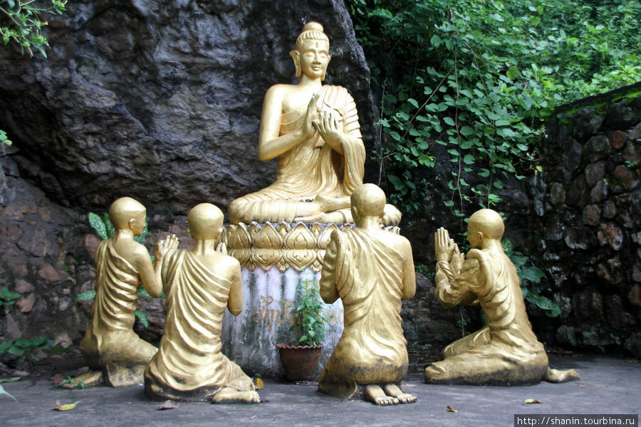 Будда и ученики Луанг-Прабанг, Лаос