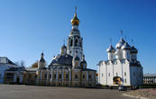 Колокольня и Софийский собор Вологодского кремля