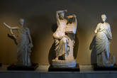 Группа статуй с изображением бога Аполлона и его муз. Найдены в термах Фаустины в древнем городе Милет. Фаустина была женой Марка Аврелия, императора Рима.