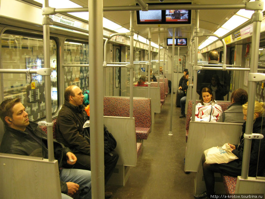 в вагоне метро Берлин, Германия