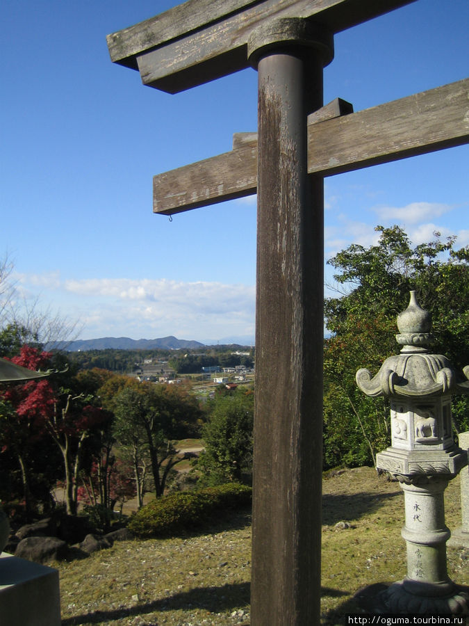 Синтоистское святилище Химеинари в Тадзими (Tajimi) осенью Тадзими, Япония