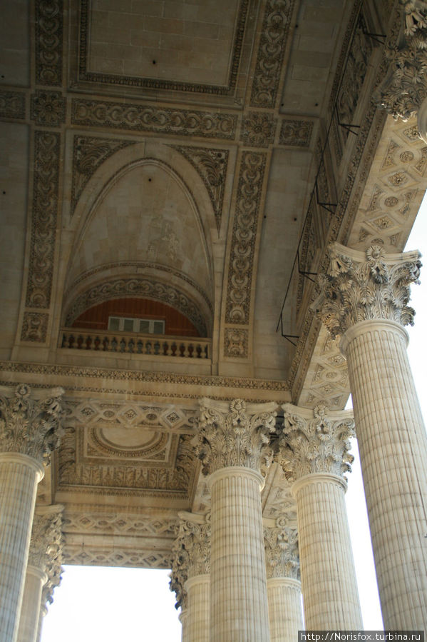 частичка Пантеона Куршевель, Франция