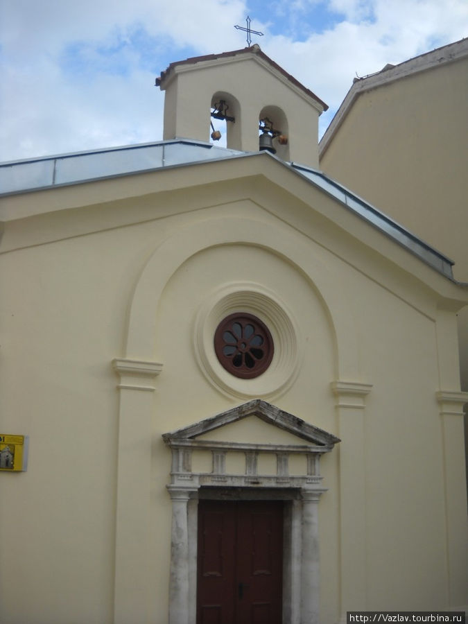 Фрагмент фасада церкви