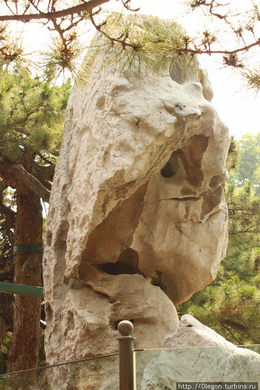 Многовековые камни с йероглифами Пекин, Китай