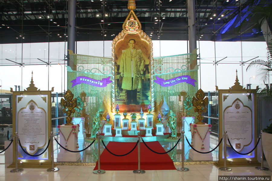 Король встречает и провожает прямо в аэропорту Бангкок, Таиланд
