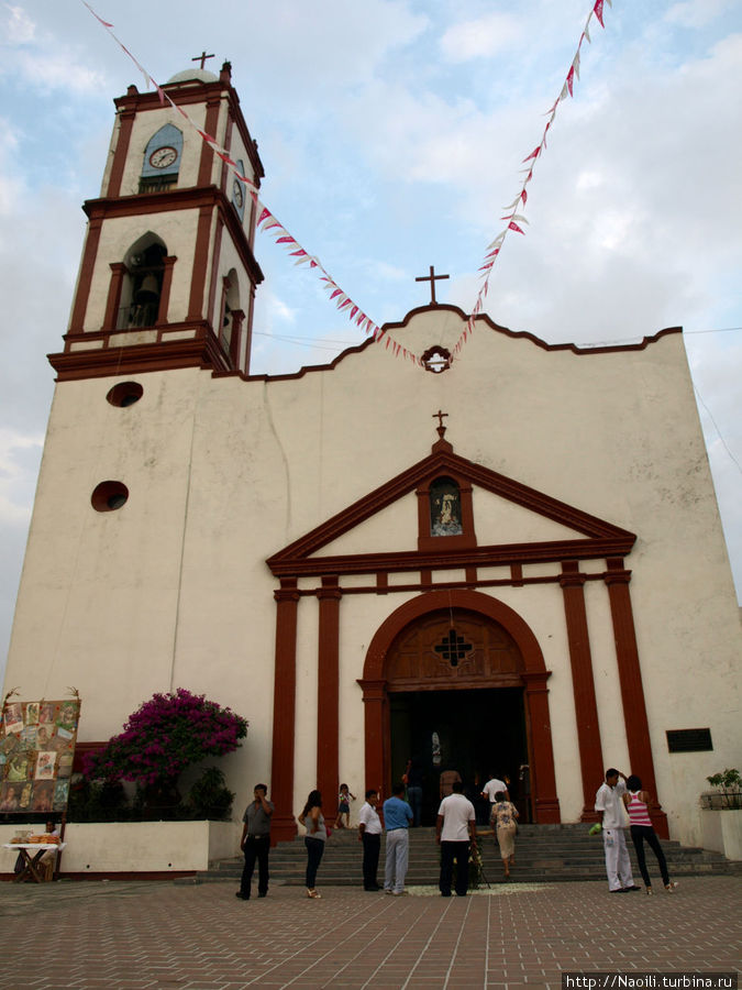 церкви Святой Божьей Матери Успения (Nuestra Señora de Asuncion) Папантла-да-Оларте, Мексика